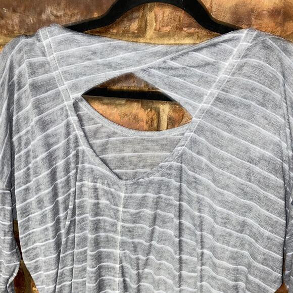 Marc New York Performance Gray Striped Twist Cut Out Open Back Top Size Small - Picture 7 of 7